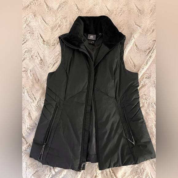 Black Insulated Vest with High Collar - Picture 5 of 7